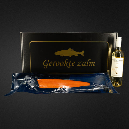 Warmgerookte zalmzijde gevacumeerd 1100g in luxe doos met fles wijn